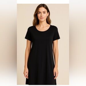 Tahari Plus Size 2X Woman Black Shift Dress 2X Short Sleeve Rayon Stretch Tunic